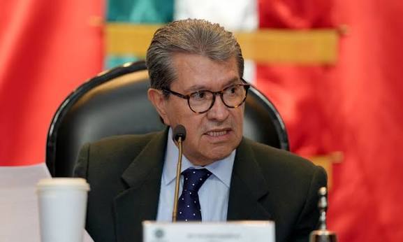 Monreal impulsa eliminar el tope de 300 millones de pesos para regularizar adeudos fiscales